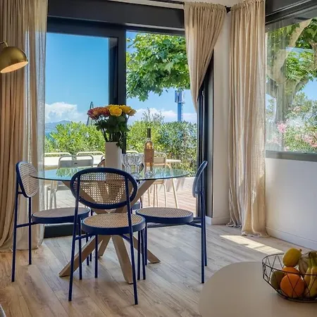 Apartment Aura Aura Blue